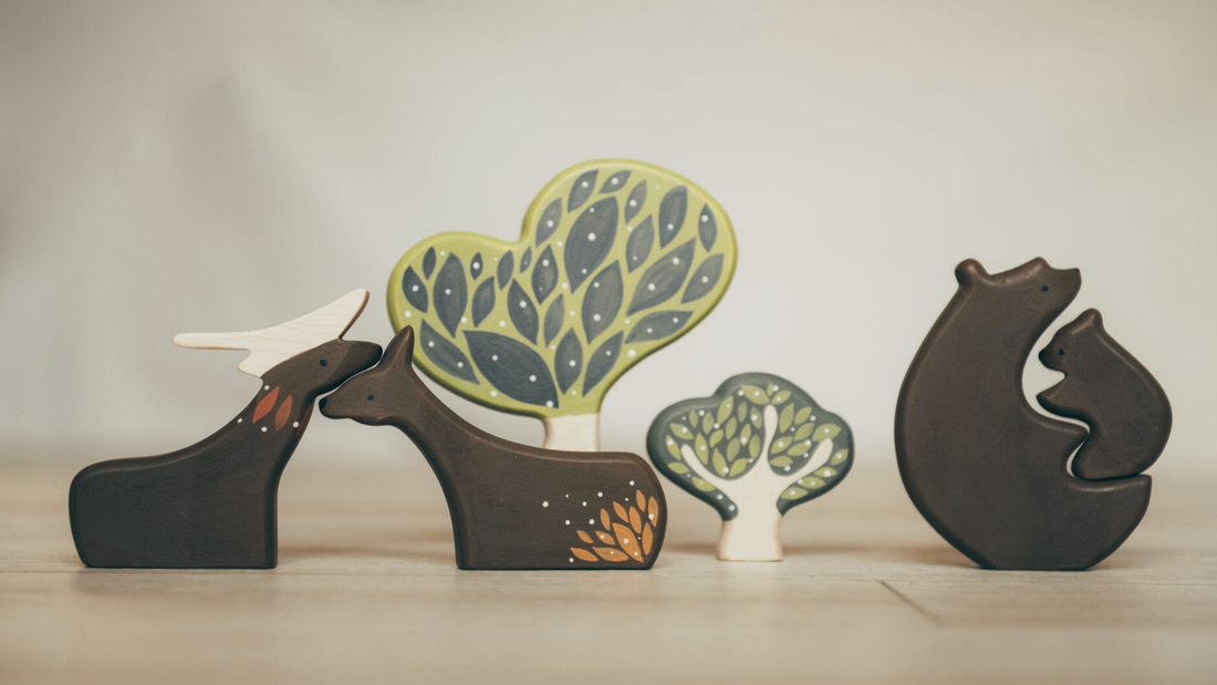 The Benefits of Wooden Toys vs Plastic Toys (A Parent’s Guide)